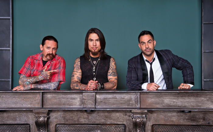 Seit Januar 2012 fungieren Oliver Peck, Chris Nuñez und Dave Navarro als Juroren beim Reality-TV-Wettbewerb Ink Master.