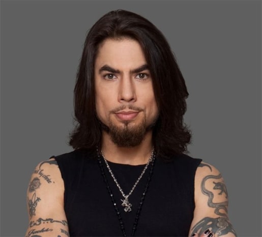 Im Laufe seiner Jahre in der Musikindustrie und seiner Zeit bei Ink Master ist Navarro kein bisschen gealtert und wir sind gespannt, wie er es schafft, seinen Status als Sexsymbol zu bewahren, obwohl er ein halbes Jahrhundert alt ist.
