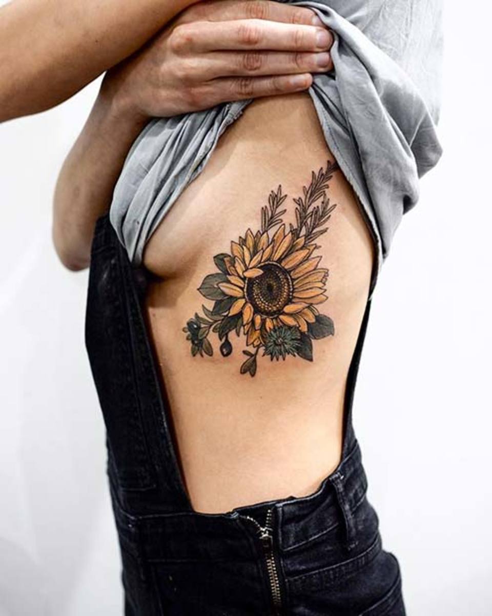 Docela-slunečnicová-žebra-tetování