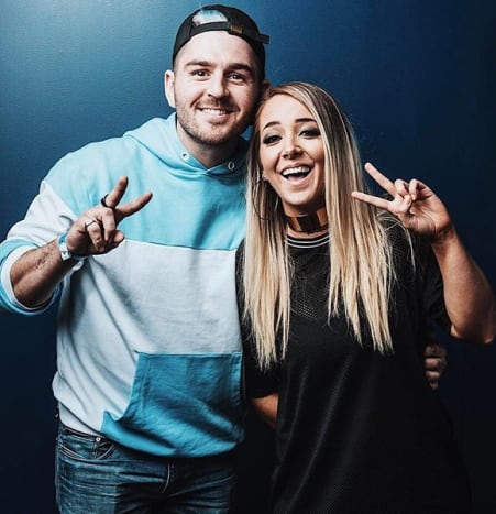 In den letzten Jahren ist Jenna mit dem Vlogger Julien Solomita zusammen.