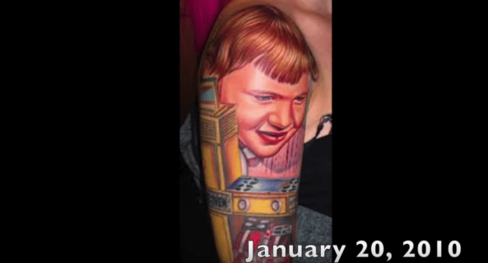 V roce 2010 si tetovací modelka Kelly Eden nechala vytetovat na paži Nikko Hurtado. Design je inspirován starodávnou reklamou na troubu Easy Bake, ve které byla jako dítě Edenova matka.