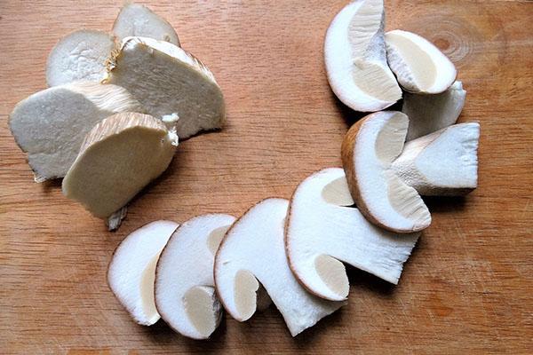 cortar los champiñones en rodajas