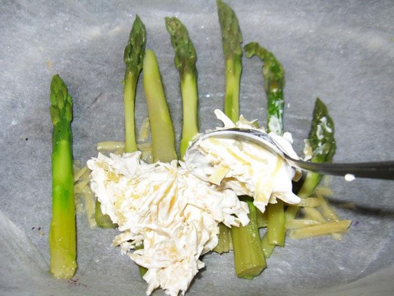 mettre les asperges à cuire