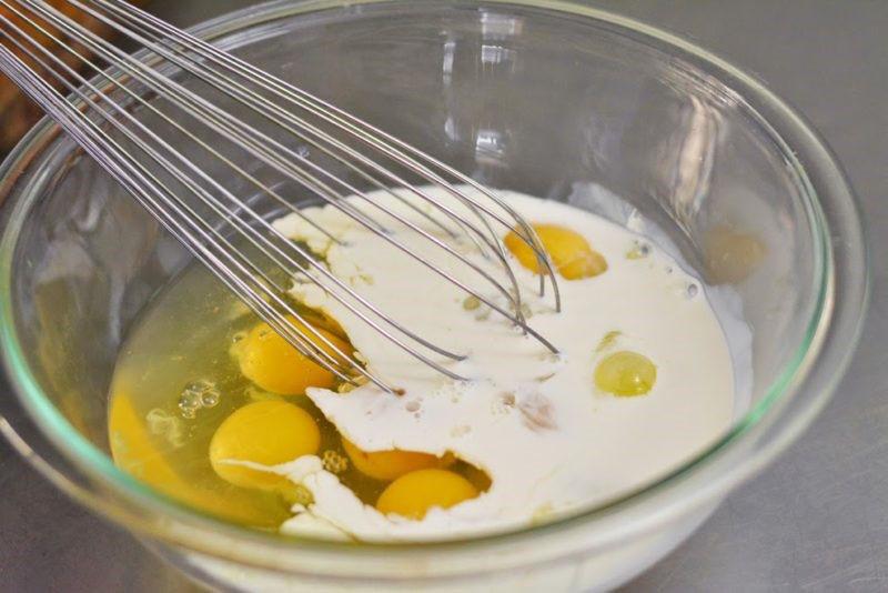 batir huevos con leche