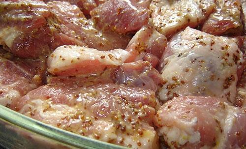 marinar las costillas en salsa
