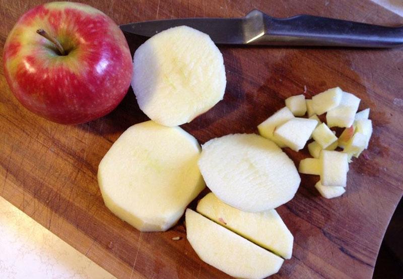 pelar y picar manzanas