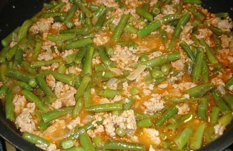 guiso de frijoles con carne picada