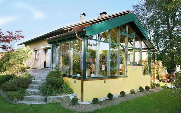 jardin d'hiver dans une maison de campagne