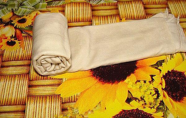 enrouler un chiffon avec des graines